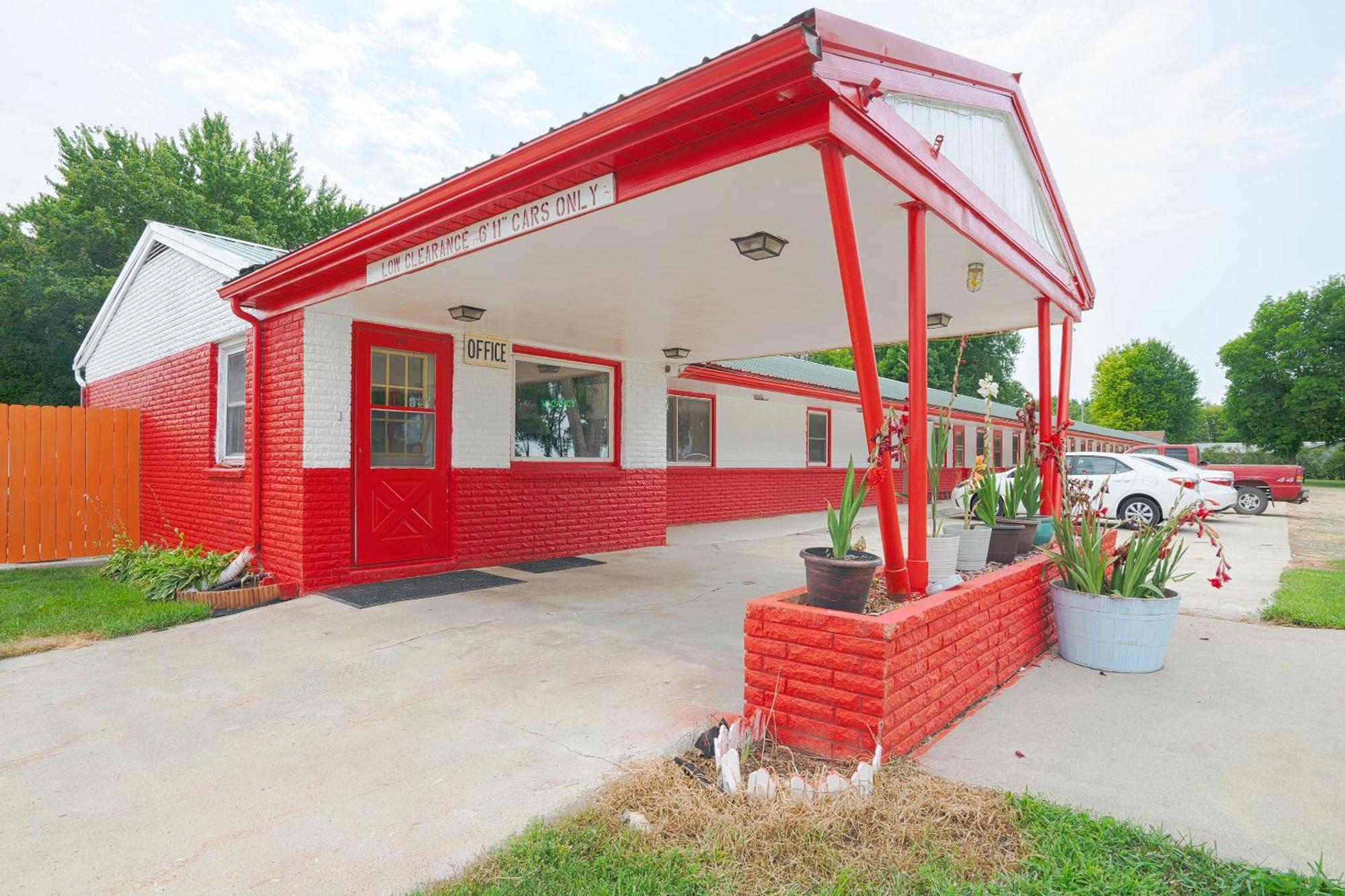 Oyo Hotel Lamberton Hwy 14 Екстериор снимка