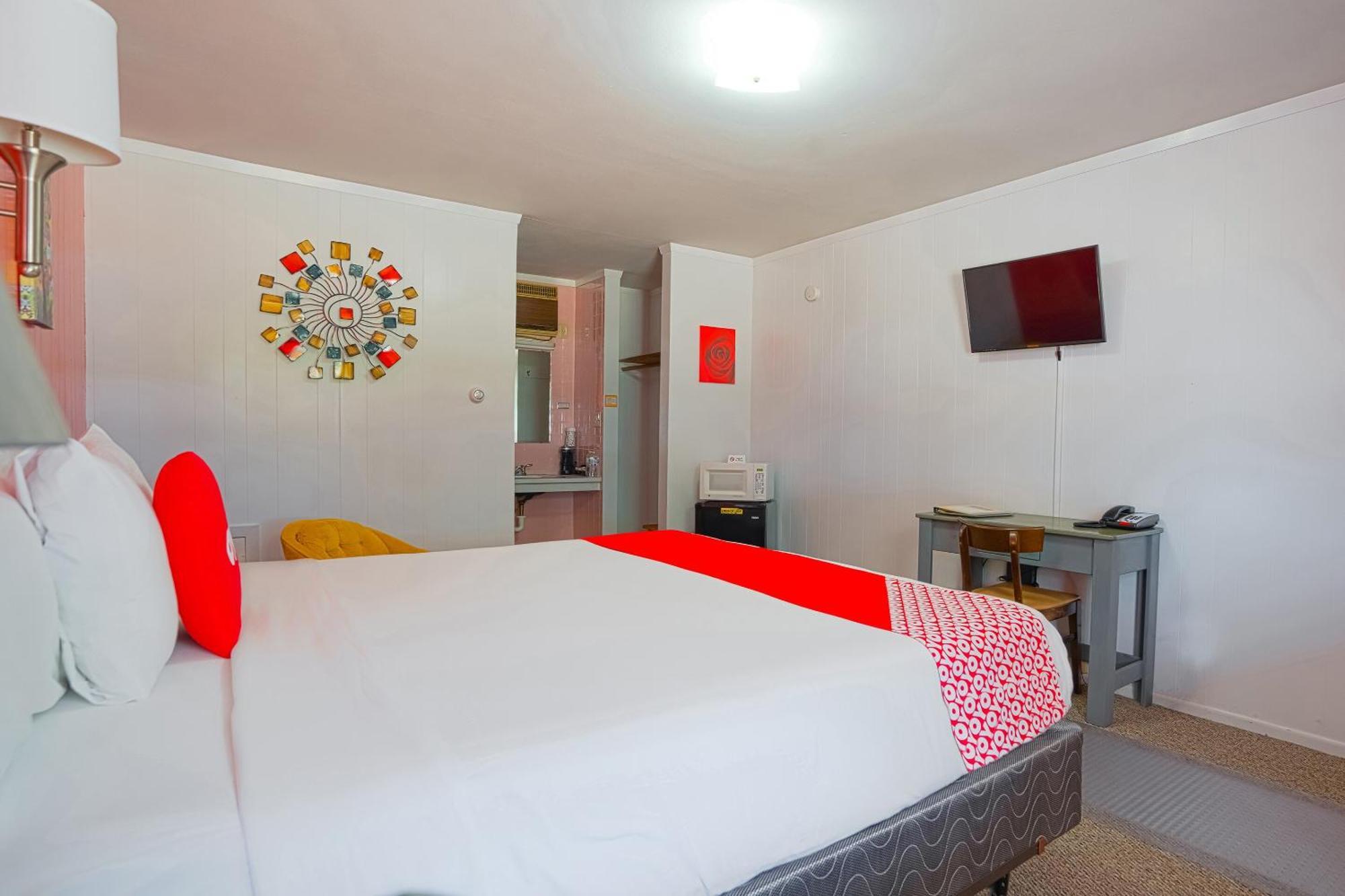 Oyo Hotel Lamberton Hwy 14 Екстериор снимка