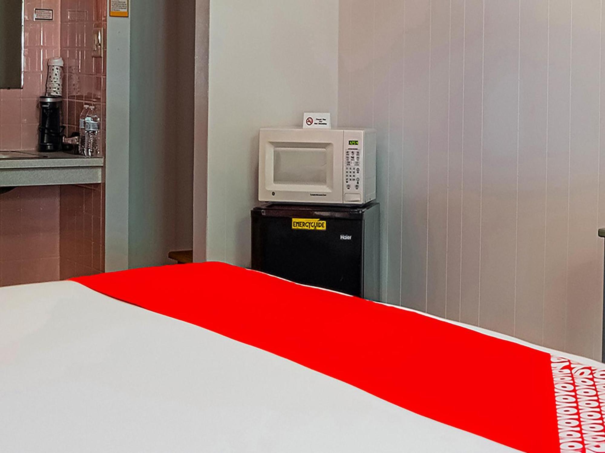 Oyo Hotel Lamberton Hwy 14 Екстериор снимка