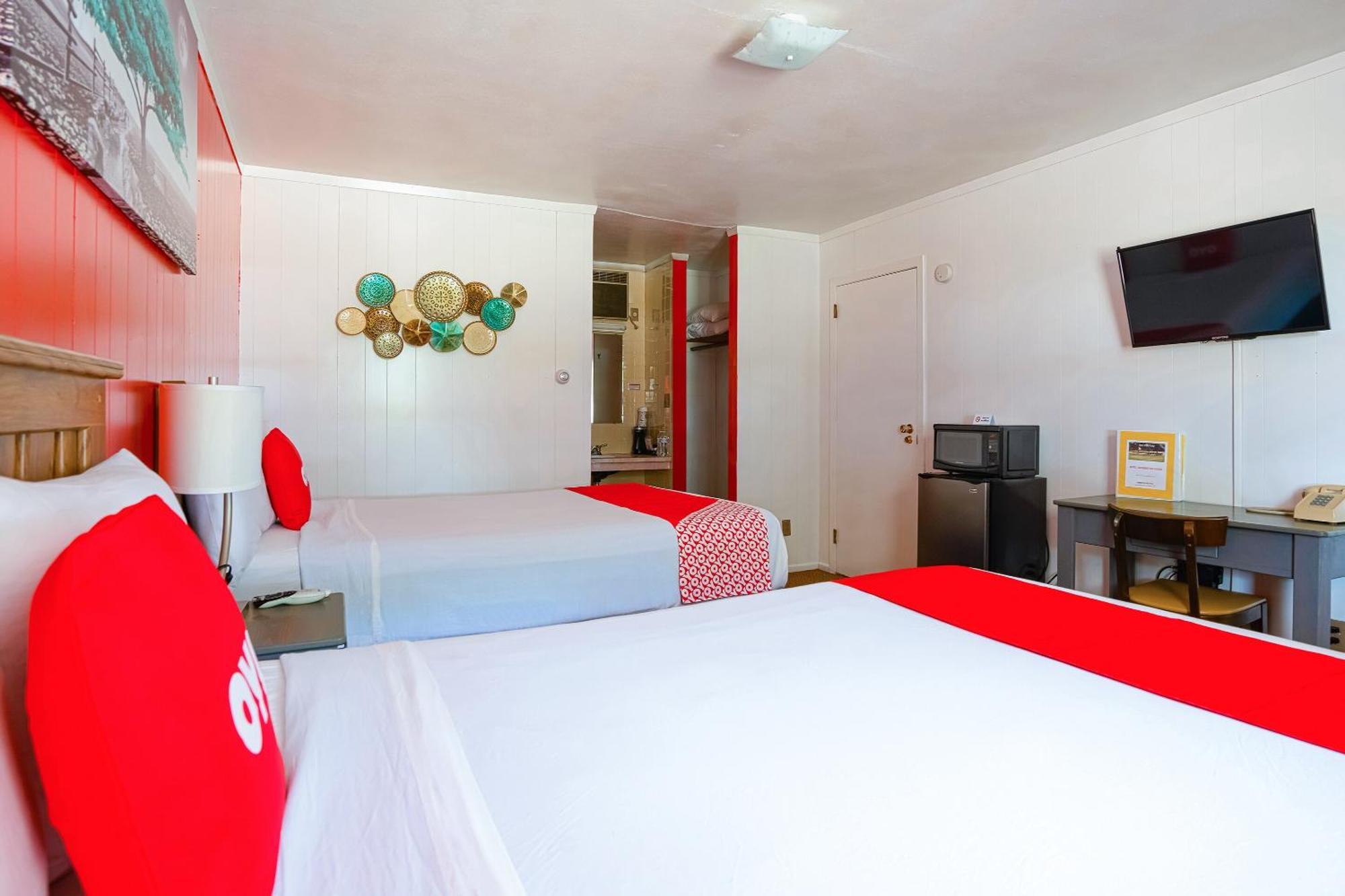 Oyo Hotel Lamberton Hwy 14 Екстериор снимка
