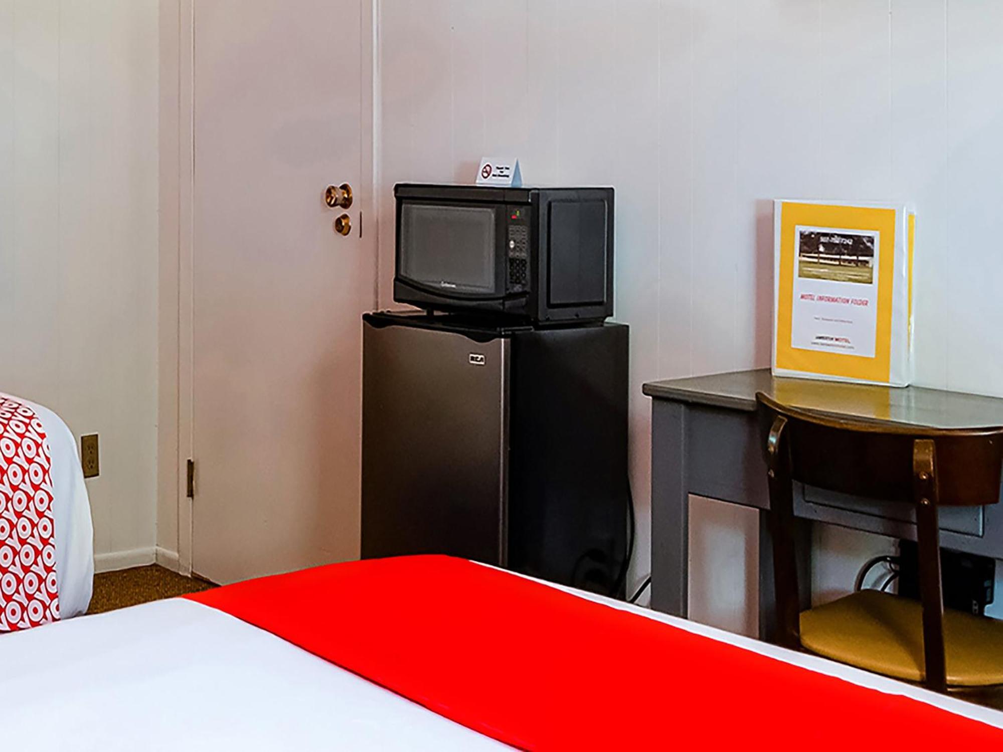 Oyo Hotel Lamberton Hwy 14 Екстериор снимка